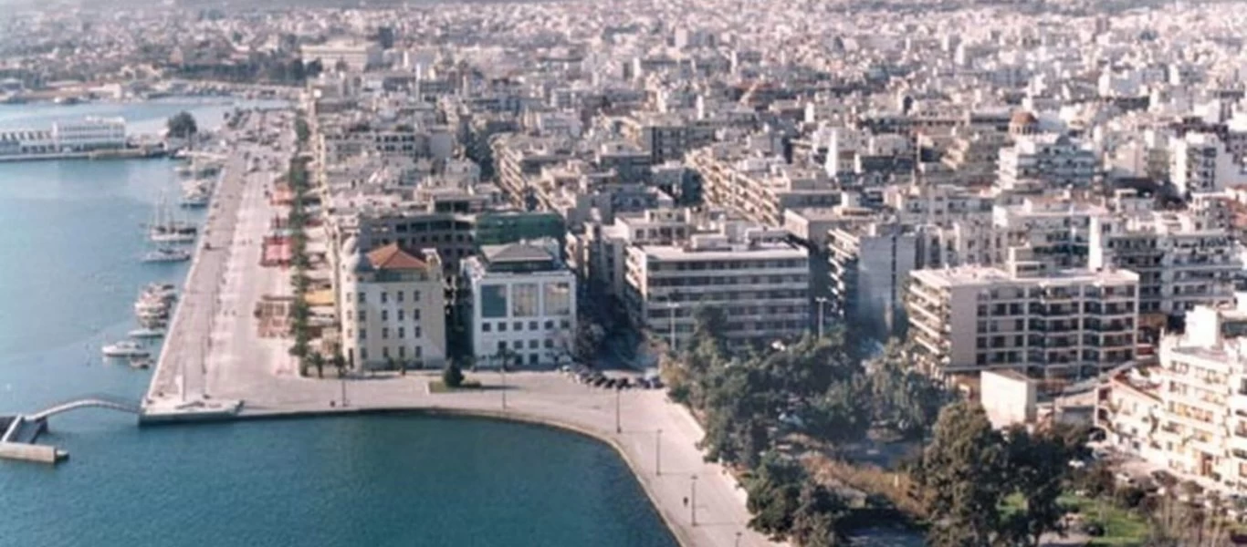 Βόλος:40χρονη θετική στον κορωνοϊό μεταφέρθηκε στη Λάρισα